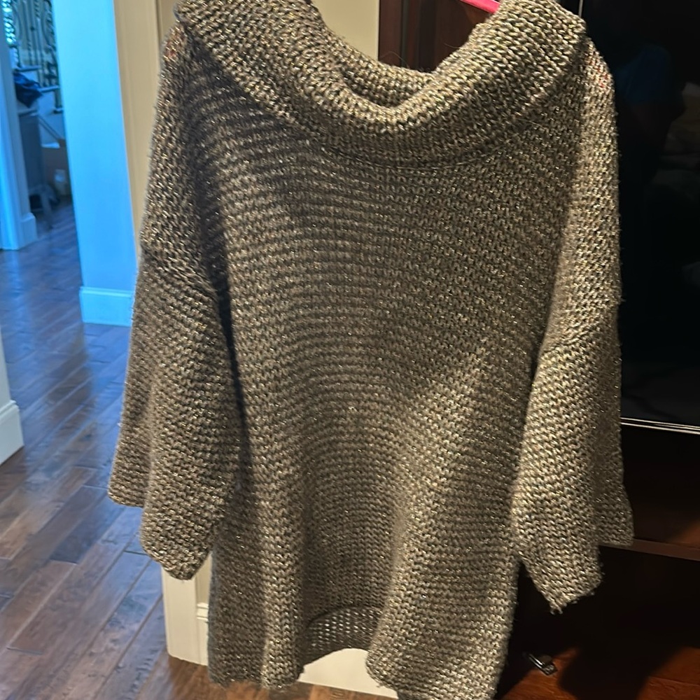Womans Tommy Bahama sweater